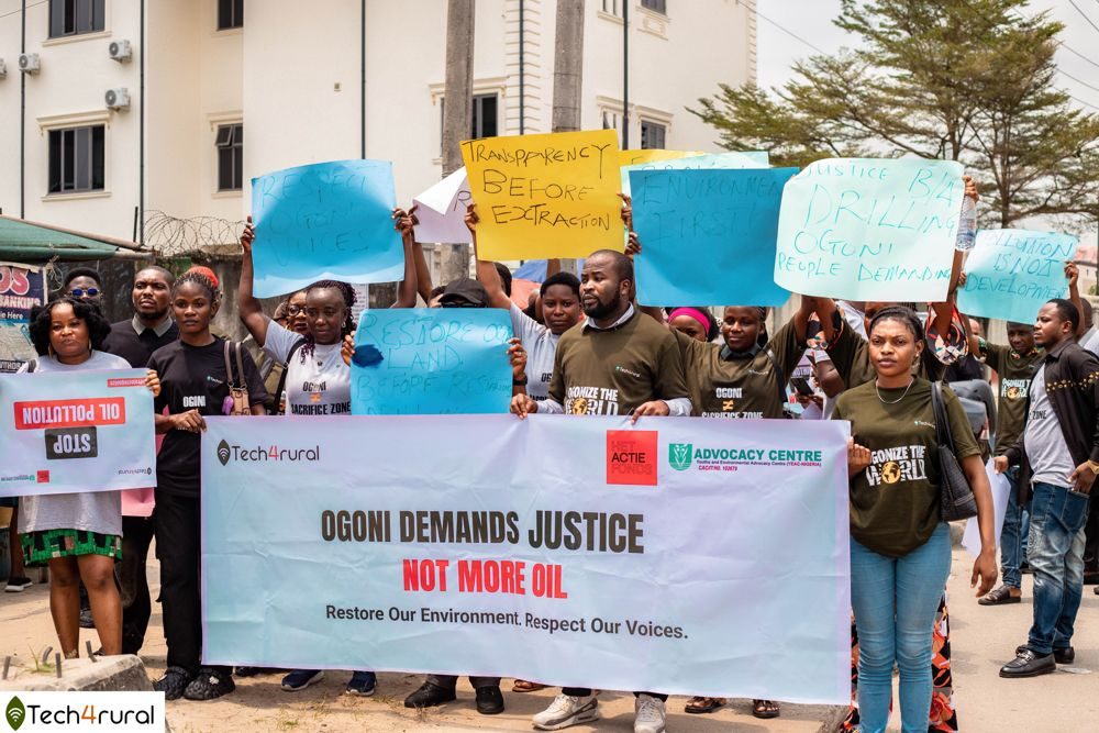 Project Ogonize demonstrators holding placards